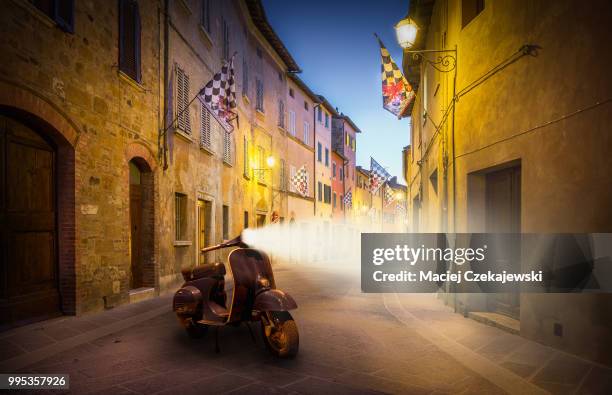 san quirico d'orcia by night, tuscany - san quirico d'orcia bildbanksfoton och bilder