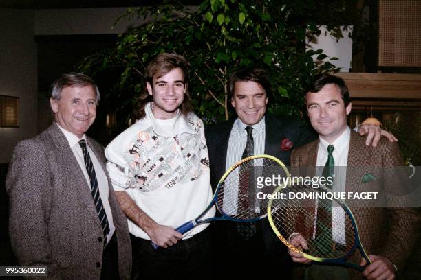 Photo taken on January 26, 1989 shows French team coach Michel Hidalgo, US tennis player André Agassi, French president of the Olympique de Marseille...
