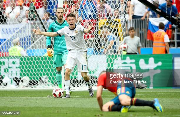 Aleksandr Golovin of Russia, goalkeeper of Spain David de Gea during the 2018 FIFA World Cup Russia Round of 16 match between Spain and Russia at...