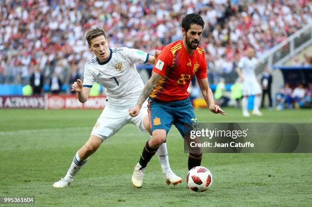 Isco of Spain, Daler Kuzyayev of Russia during the 2018 FIFA World Cup Russia Round of 16 match between Spain and Russia at Luzhniki Stadium on July...