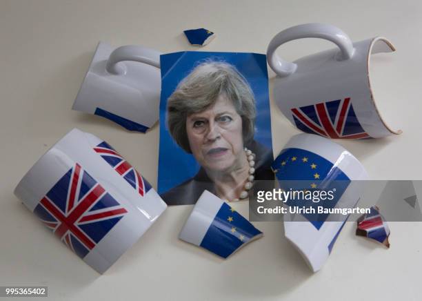 The British Prime Minister Theresa May and the Brexit. Symbol photo on the topics Brexit yes or no, Government crisis in England, European Union,...