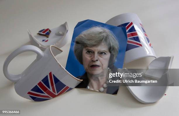 The British Prime Minister Theresa May and the Brexit. Symbol photo on the topics Brexit yes or no, Government crisis in England, European Union,...