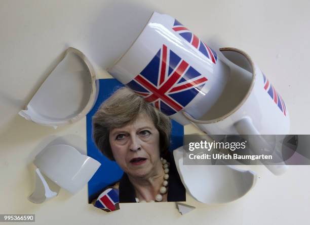 The British Prime Minister Theresa May and the Brexit. Symbol photo on the topics Brexit yes or no, Government crisis in England, European Union,...