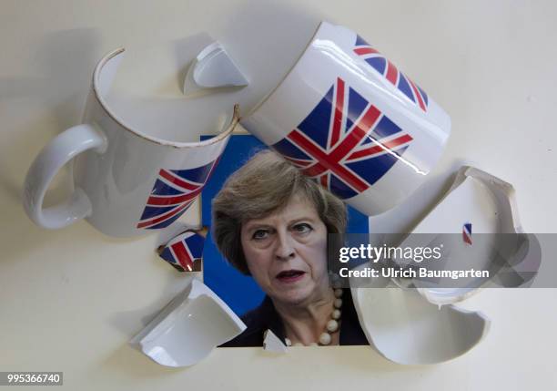 The British Prime Minister Theresa May and the Brexit. Symbol photo on the topics Brexit yes or no, Government crisis in England, European Union,...
