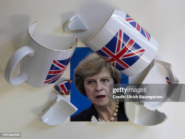The British Prime Minister Theresa May and the Brexit. Symbol photo on the topics Brexit yes or no, Government crisis in England, European Union,...