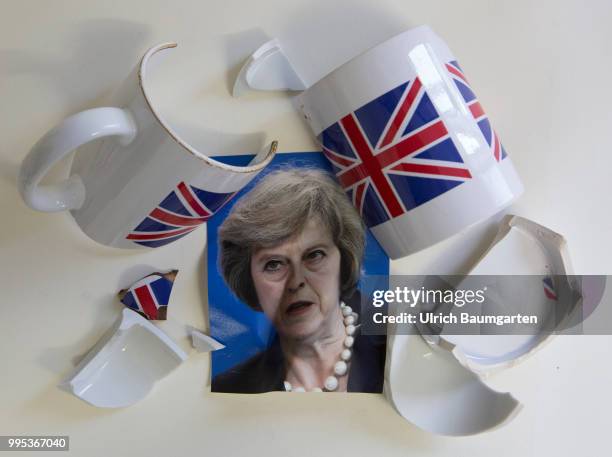 The British Prime Minister Theresa May and the Brexit. Symbol photo on the topics Brexit yes or no, Government crisis in England, European Union,...