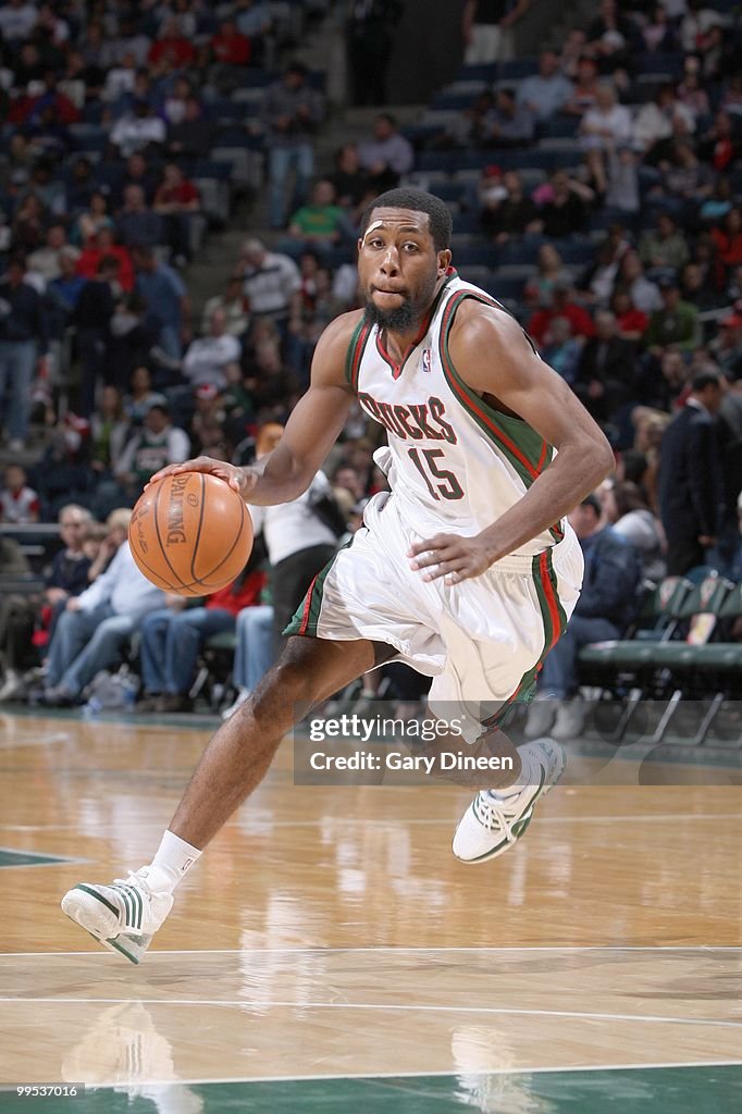 Phoenix Suns v Milwaukee Bucks