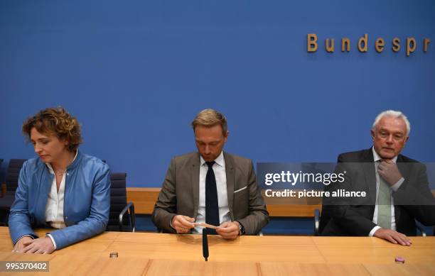 Wolfgang Kubicki, the head of the FDP, Christian Lindner , the party leader and top candidate, and Nicola Beer, the party's general secretary, attend...