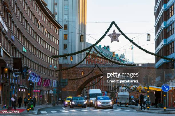 verkehr in kungsgatan, stockholm - petekarici stock-fotos und bilder