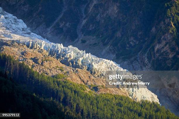 close-up ofclose-up of bossons glacier of the mont blanc massif, chamonix, french alps - mont blanc sunset stock-fotos und bilder