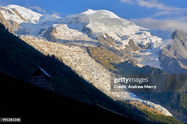 bossons glacier of the mont blanc massif, chamonix, french alps - pinnacle peak fotografías e imágenes de stock