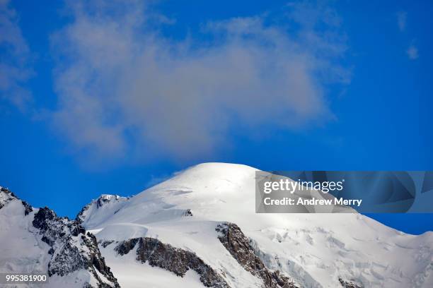 mont blanc summit, peak with large gray cloud above - pinnacle peak stock pictures, royalty-free photos & images