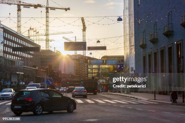 verkehr in kungsgatan, stockholm - petekarici stock-fotos und bilder