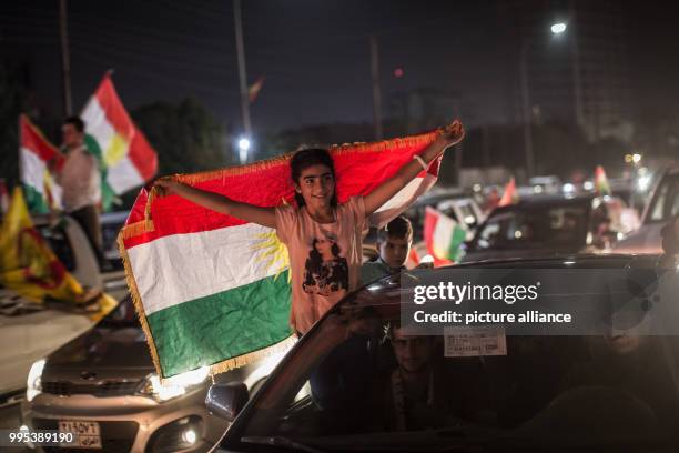 Kurds celebrate on a street following a controversial Kurdish independence referendum in Erbil, Iraq, 25 September 2017. Photo: Oliver Weiken/dpa