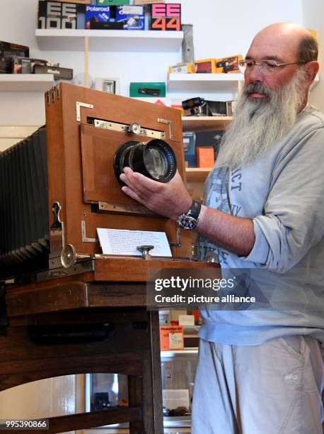 Andreas Lorenz can be seen with a Goerlitz camera capentry 'Ernst Herbst und Firl' from 1890 in one of the showrooms of his 'Kamu'-Museum in...