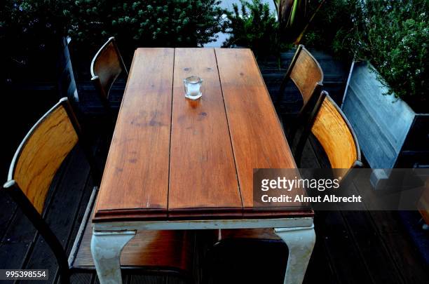 table and chairs - almut albrecht stockfoto's en -beelden