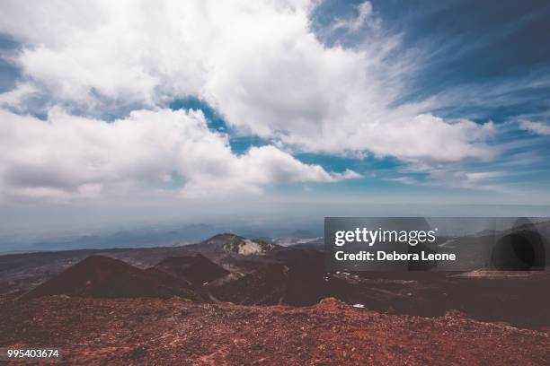 etna's landscape - leone - fotografias e filmes do acervo