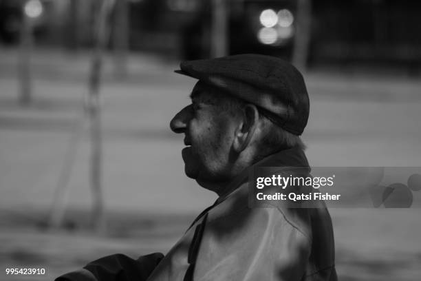 personas en la ciudad - ciudad stock pictures, royalty-free photos & images