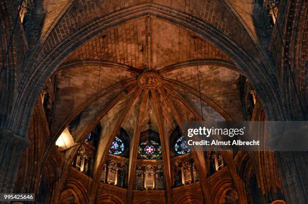 inside the cathedral in barcelona - almut albrecht bildbanksfoton och bilder