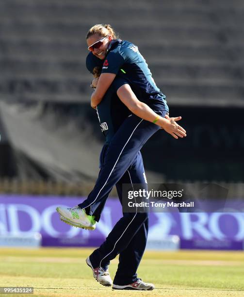 Laura Marsh of England Women celebrates with Heather Knight of England Women after bowling out Suzie Bates of New Zealand Women during the 2nd ODI:...