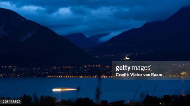 lac annecy nightscape - raam stock pictures, royalty-free photos & images