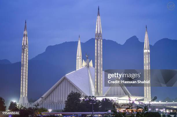 faisal mosque - islamabad, pakistan - shah faisal masjid stock pictures, royalty-free photos & images