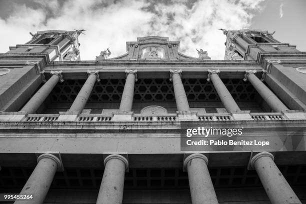 catedral de la almudena. - almudena imagens e fotografias de stock