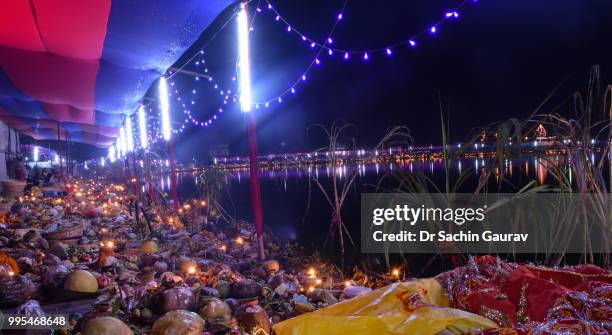 chhath puja, janakpur, nepal - puja stock-fotos und bilder