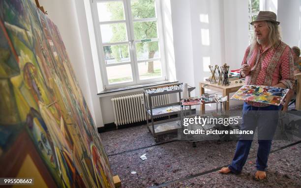 The painter Wolfgang Beltracchi stands in front of his paining 'Gruppenbild der blauen Reiter' which he is currently working on in Munich, Germany,...