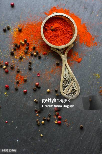 spices on vintage background - allspice stock-fotos und bilder