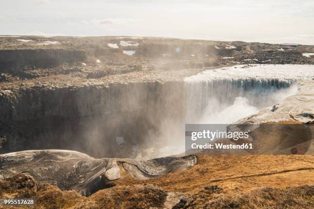 iceland, dettifoss waterfall - dettifoss fotografías e imágenes de stock