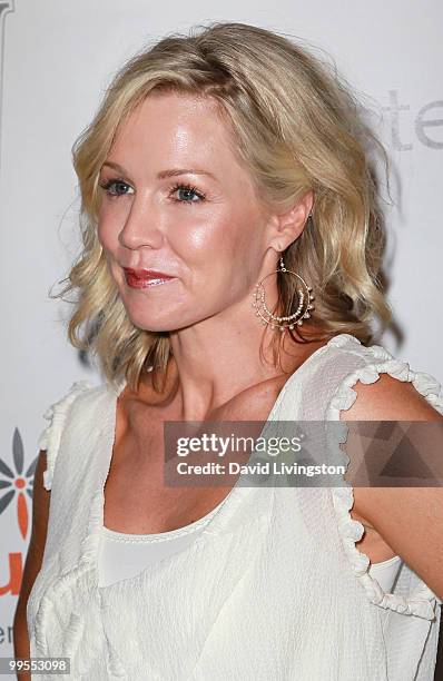 Actress Jennie Garth attends Step Up Women's Network 7th Annual Inspiration Awards at the Beverly Hilton on May 14, 2010 in Los Angeles, California.