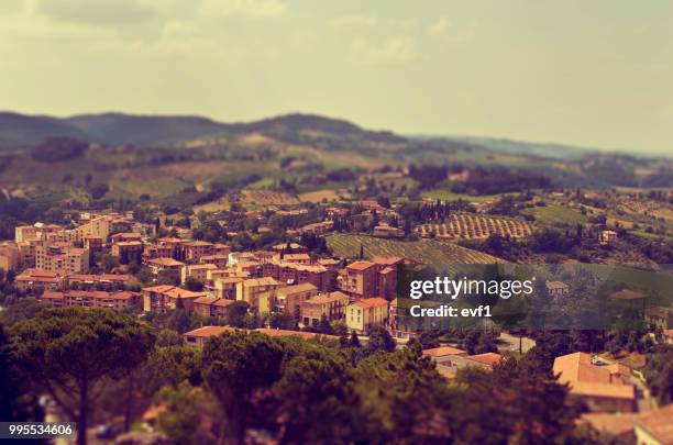 san gimignano countryside - evf photos et images de collection