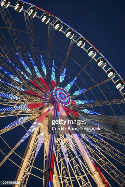 roue de paris - roue stock pictures, royalty-free photos & images