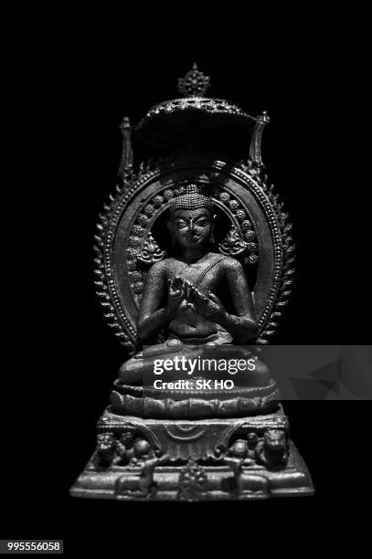 seated buddha with dharmachakra mudra hand gesture - dharmachakra stock pictures, royalty-free photos & images