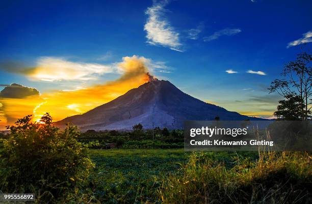 sinabung sunset by ione - mount sinabung stockfoto's en -beelden