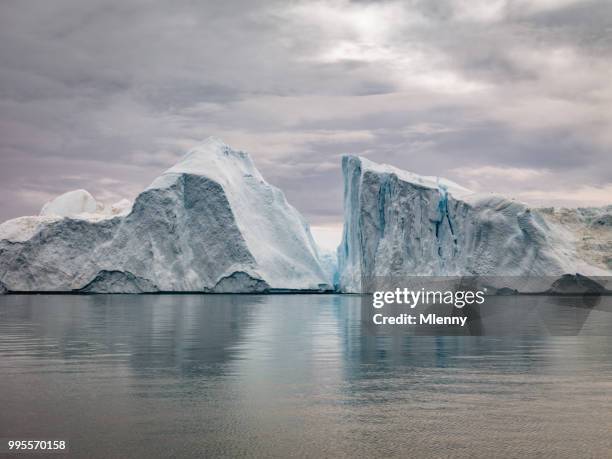 greenland arctic icebergs ilulissat disko bay - fiorde de gelo de ilulissat imagens e fotografias de stock