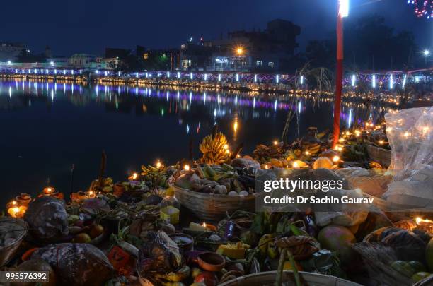 chhath puja, janakpur, nepal - puja stock-fotos und bilder