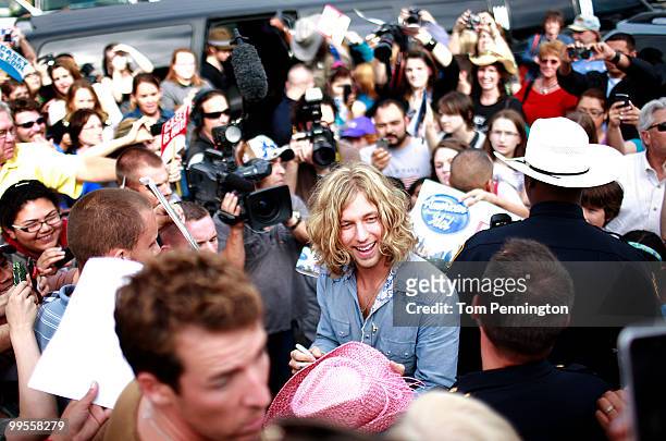 American Idol" Season 9 finalist Casey James signs autographs after performing in front of a hometown audience May 14, 2010 in Fort Worth, Texas.