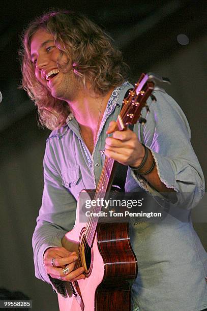 American Idol" Season 9 finalist Casey James performs in front of a hometown audience May 14, 2010 in Fort Worth, Texas.