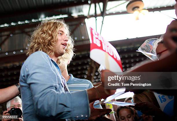 American Idol" Season 9 finalist Casey James signs autographs after performing in front of a hometown audience May 14, 2010 in Fort Worth, Texas.
