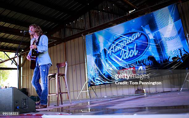 American Idol" Season 9 finalist Casey James performs in front of a hometown audience May 14, 2010 in Fort Worth, Texas.