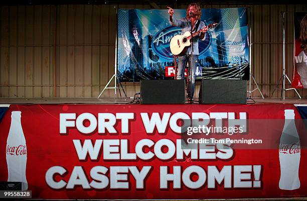 American Idol" Season 9 finalist Casey James performs in front of a hometown audience May 14, 2010 in Fort Worth, Texas.