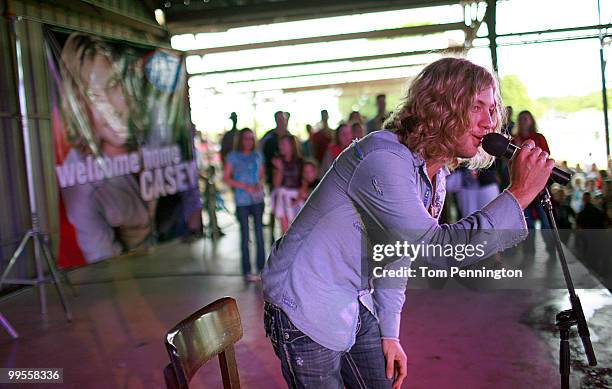 American Idol" Season 9 finalist Casey James performs in front of a hometown audience May 14, 2010 in Fort Worth, Texas.