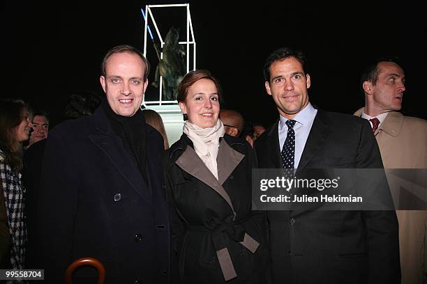 Jean d'Orleans Duc de Vendome, his wife Philomena and Louis de Bourbon pose in front of the Henry IV statue during the celebration of the 400th...