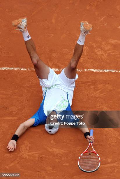 Juan Ignacio Chela of Argentina celebrates after defeating Alejandro Ramirez of Colombia during day 9 of the French Open at Roland Garros Stadium in...