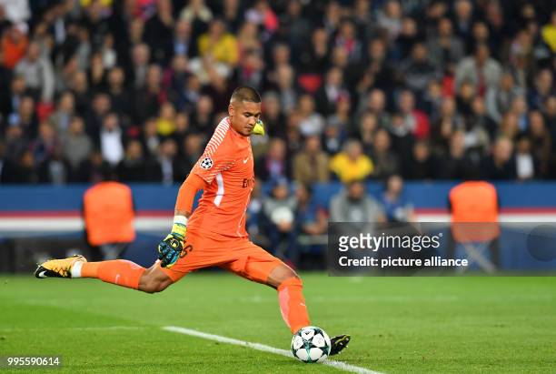 Paris goalie Alphonse Areola in action during the Champions League football match between Paris St. Germain and Bayern Munich at the Parc des Princes...