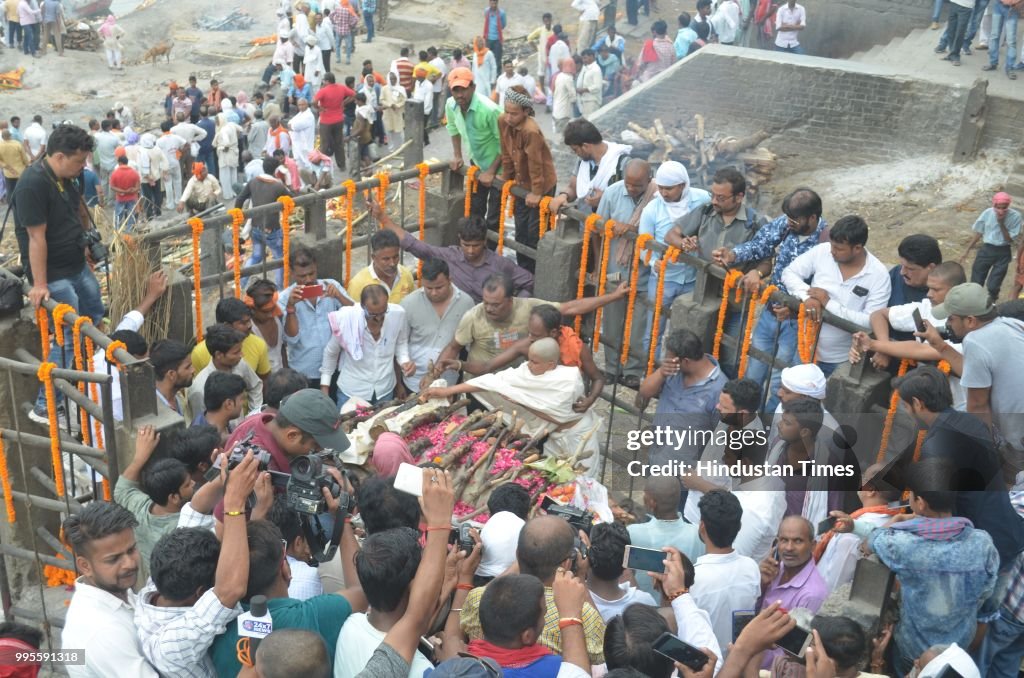 Cremation Of Gangster Munna Bajrangi At Manikarnika Ghat