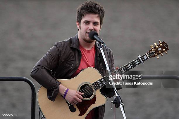 Lee DeWyze performs during his "American Idol" homecoming concert at Arlington Park on May 14, 2010 in Arlington Heights, Illinois.