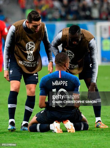 France's forward Florian Thauvin and France's defender Benjamin Mendy celebrate with France's forward Kylian Mbappe at the end of the Russia 2018...